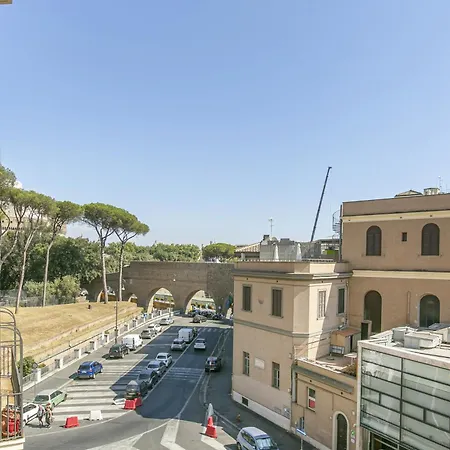 C M Civitas Leonina Luxury 아파트 *