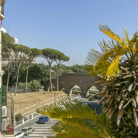 C M Civitas Leonina Luxury Διαμέρισμα