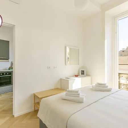 C M Civitas Leonina Luxury