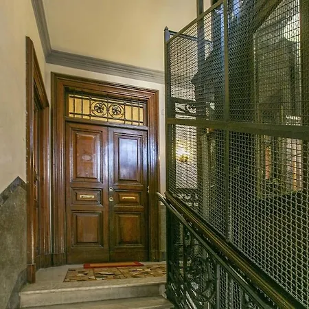 C M Civitas Leonina Luxury