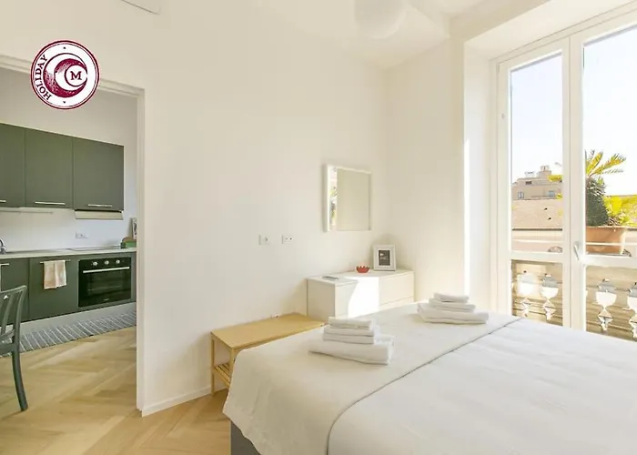 C M Civitas Leonina Luxury