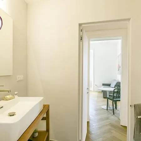 C M Civitas Leonina Luxury